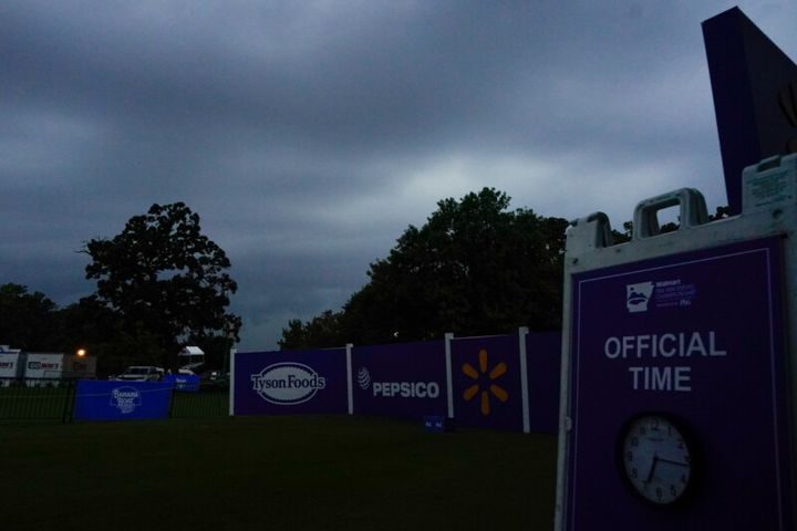 なぜ？女子プロが真っ暗闇の中でプレー！米ツアーの意外な洗礼