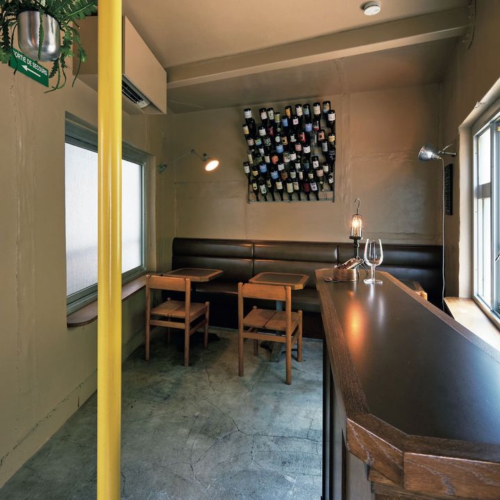 2階は、ワインをボトルでじっくり楽しむための場所。ラインナップやグラスも1階とは変えている。