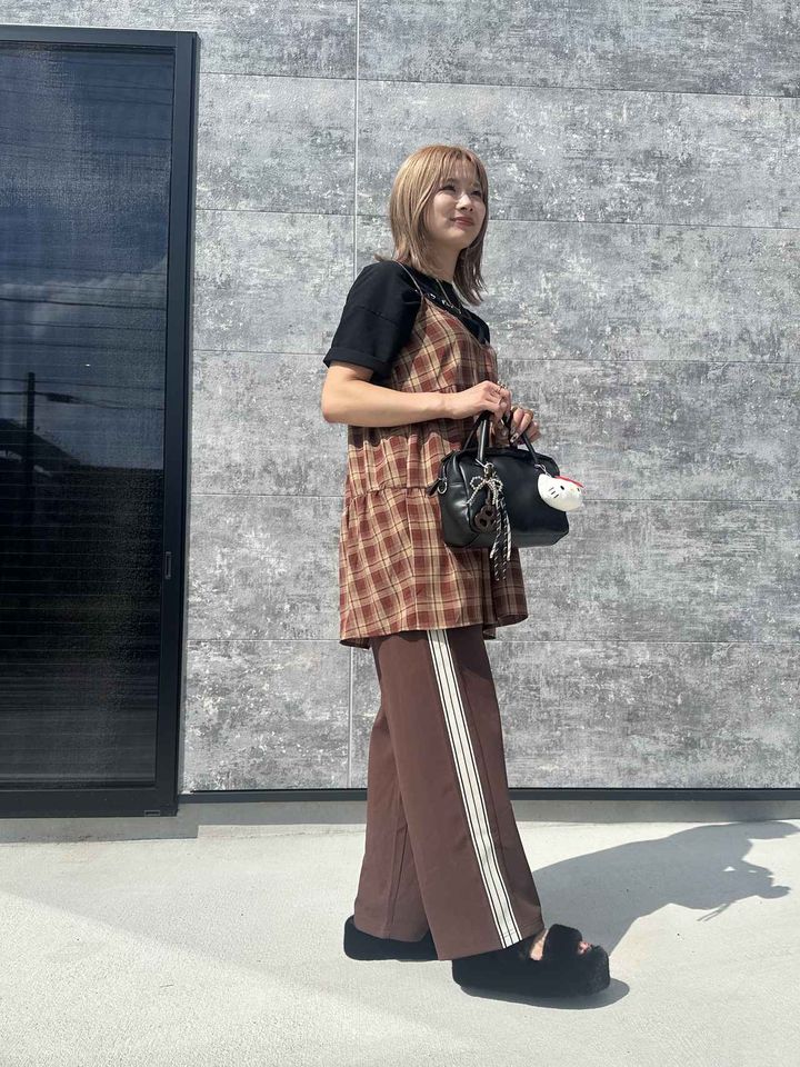 画像: ラインパンツコーデ