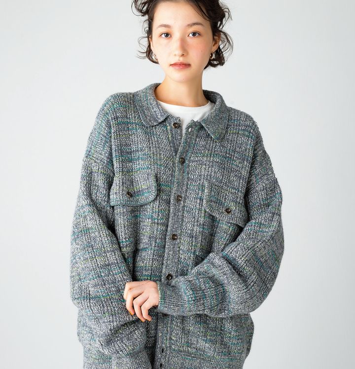 トップスとしてもアウターとしても重宝するニットジャケット。