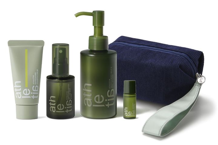 ナイトスリープ＆ケア ホリデーキット 2025 ￥7,480（10月17日より限定発売） ※セット内容／スイッチング アロマピローミスト スリープ 30ml、スムース ボディミルク N 02 150ml、リフレッシング シャンプーバーム 30g、リペア ヘアオイル 5ml、再生コーデュロイポーチ