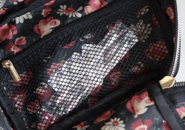 宝島社雑誌付録sweet11月号のANNA SUIななめファスナーがポイント！ 整頓上手な大容量バニティポーチ8