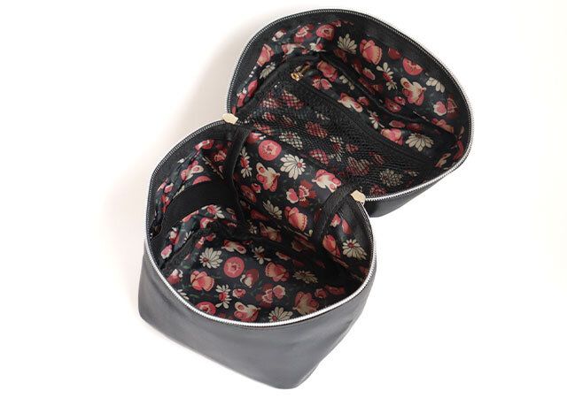 宝島社雑誌付録sweet11月号のANNA SUIななめファスナーがポイント！ 整頓上手な大容量バニティポーチ5