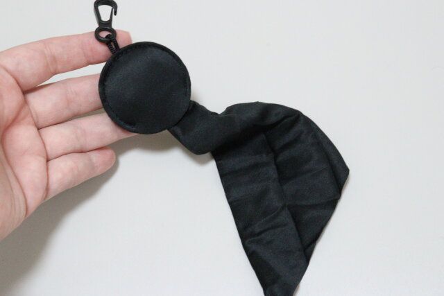 収納ポーチ付メガネ拭き 取り出し