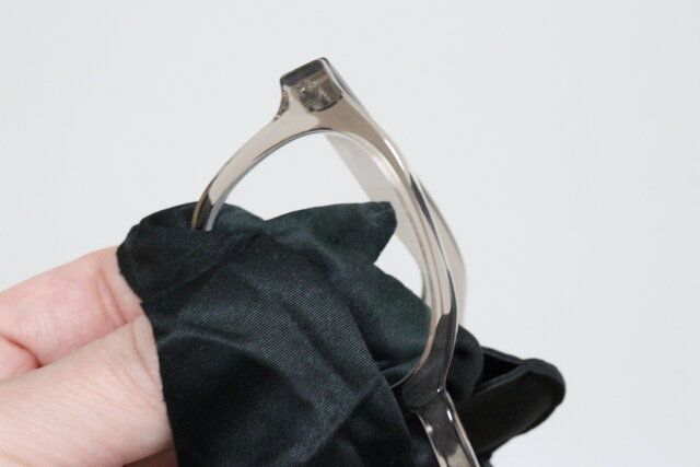 収納ポーチ付メガネ拭き 拭き取り