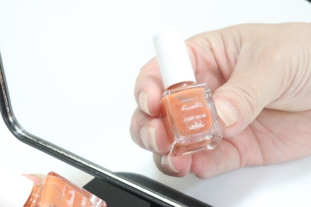 ダイソーの映りがいい収納トレー付回転ミラー