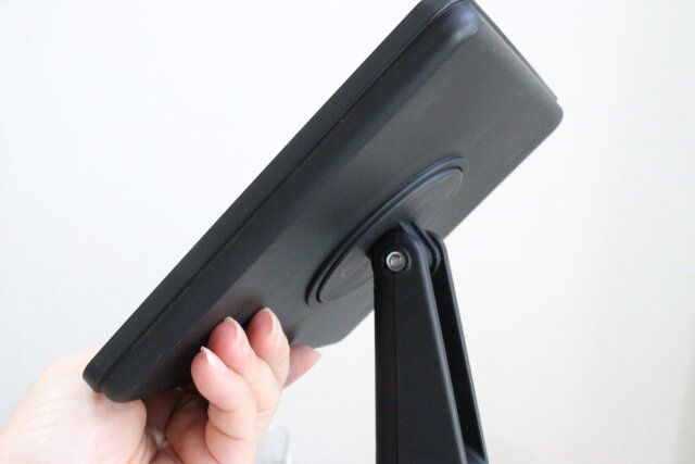 ダイソーの角度が変えられる収納トレー付回転ミラー