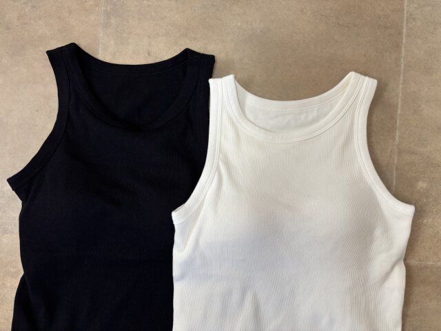 ユニクロ リブブラトップ／アメリカンスリーブ BLACK WHITE