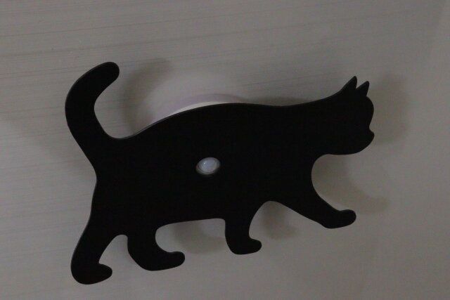 ダイソー LEDシルエットライト 歩く猫 使用例