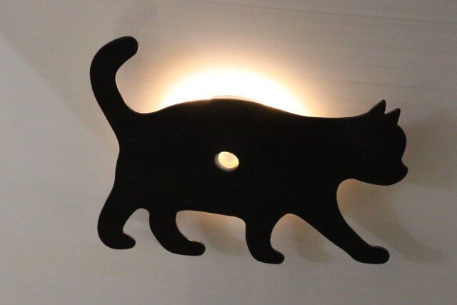 ダイソー LEDシルエットライト 歩く猫 使用例 明るさ