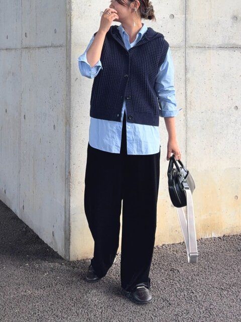 シャツニットベストレイヤードコーデ