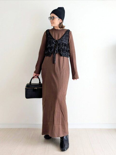 ニットベストワンピースコーデ