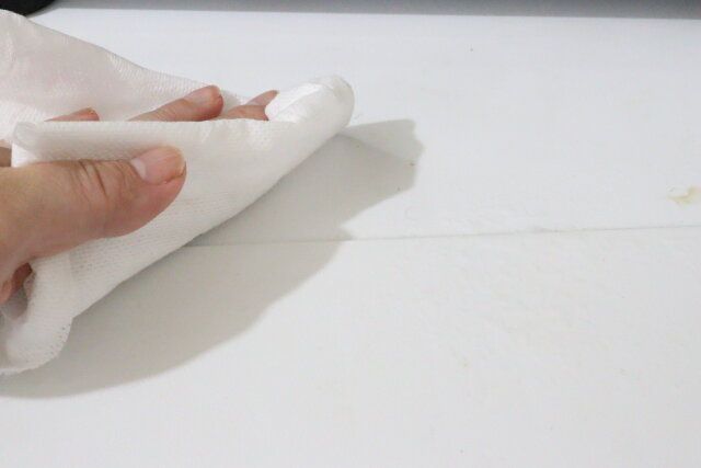 ダイソーの不織布ロールで掃除する