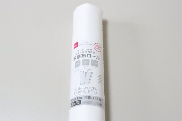 ダイソーの不織布ロールのパッケージ
