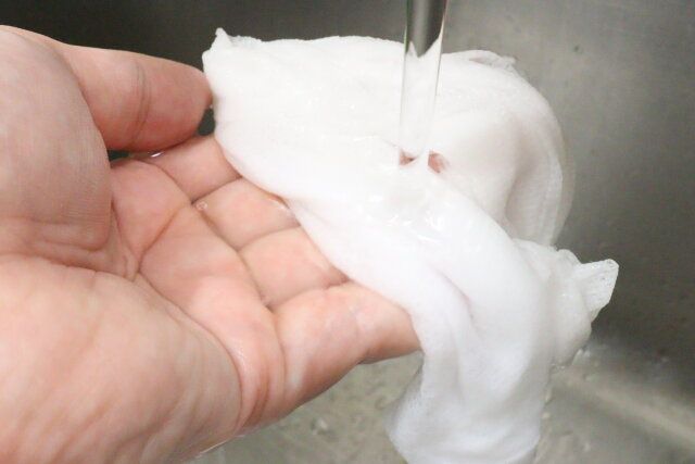 ダイソーの水に濡らす不織布ロール