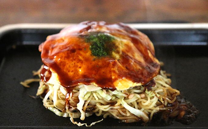 「せーの！」ひっくり返すときは子どもたちが声かけ。家族で楽しく作る、広島県・お好み焼き【おうちでカンタン！郷土ごはん】の画像5