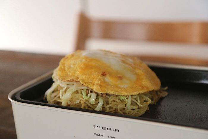 「せーの！」ひっくり返すときは子どもたちが声かけ。家族で楽しく作る、広島県・お好み焼き【おうちでカンタン！郷土ごはん】の画像8