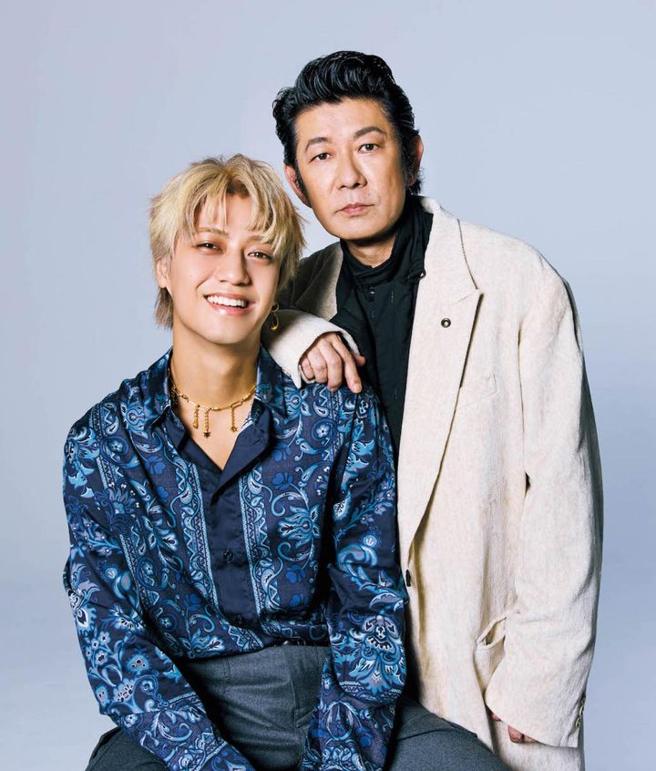 ［永瀬さん］コート54万6700円、シャツ12万4300円／ ともにYohji Yamamoto（ヨウジヤマモト プレスルーム☎03-5463-1500） パンツ6万6000円／Y’s for men（ワイズ プレスルーム☎03-5463-1540） 