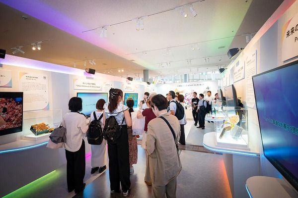 EXPO 2025 バーチャル万博で、大阪芸術大学生がパッケージを考案した未来のお菓子展示