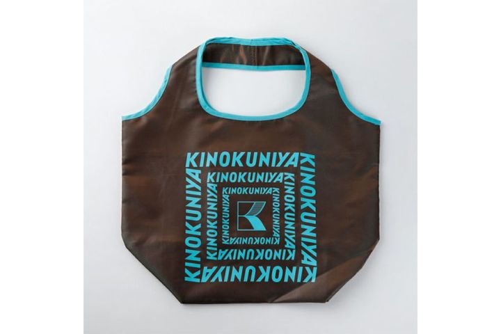 全30色の「コンパクトバッグ」。圧倒的人気はシャイニーブラウン！