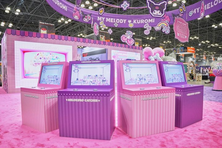 2人で協力してぬいぐるみをキャッチするMELOKURO CATCHER(メロクロキャッチャー)