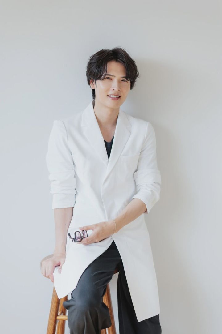 堀江俊貴さん（現役化粧品研究員としくん）