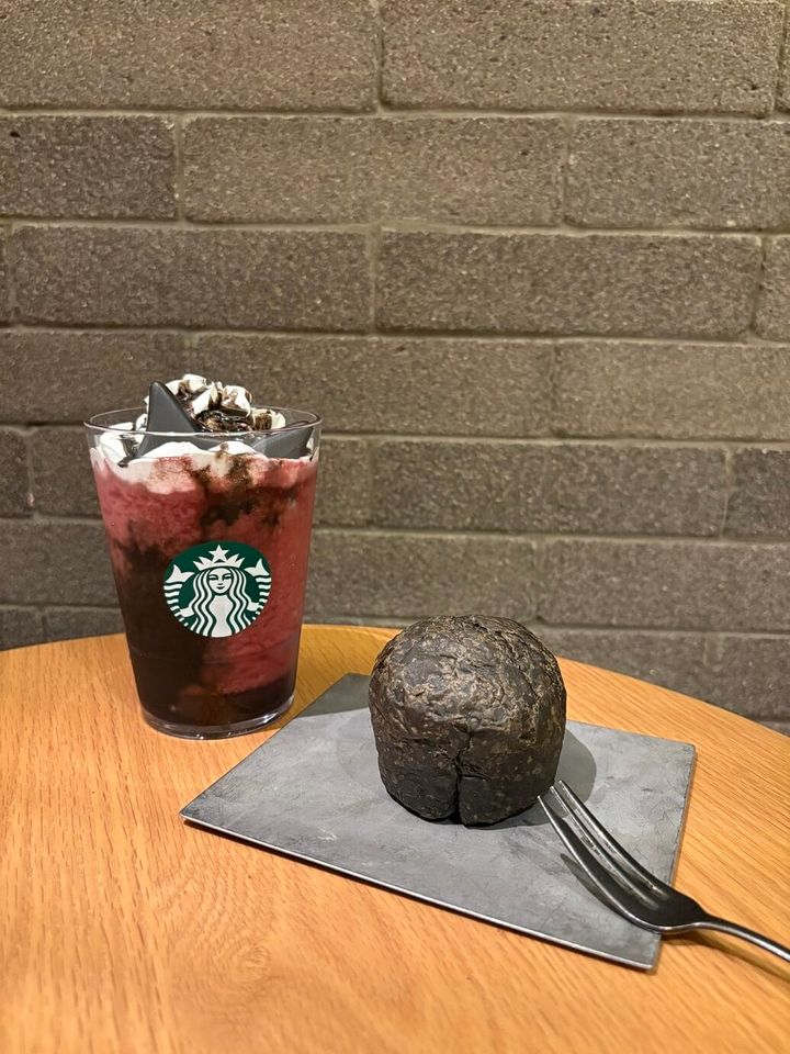 スタバ アサイー ベリー フラペチーノ® ハロウィン チョコ＆ベリーデニッシュ