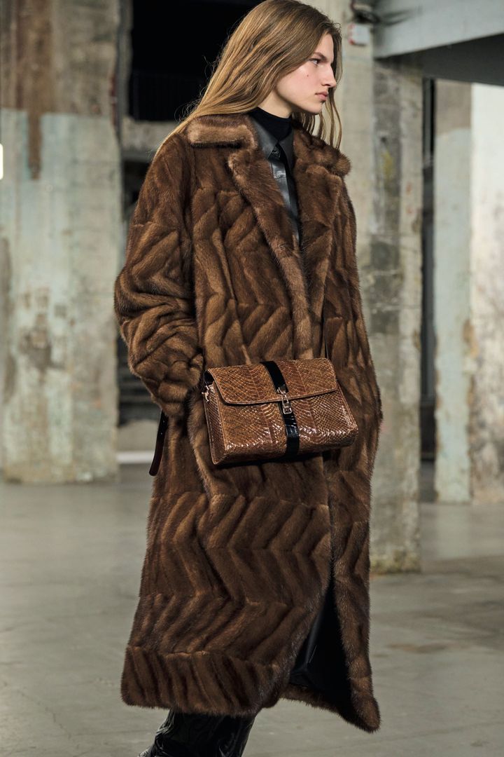 GABRIELA HEARST Photo_ gorunway.com