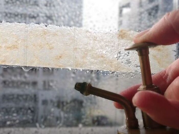 窓ガラスの「ガムテープ跡」をキレイに剥がすには？あわや失敗！？と思いきや…最後までやり遂げた話。