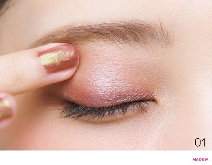 単色アイシャドウ 元乃木坂46 与田祐希 林由香里 SUQQU モノ ルック アイズ P-02 指塗り