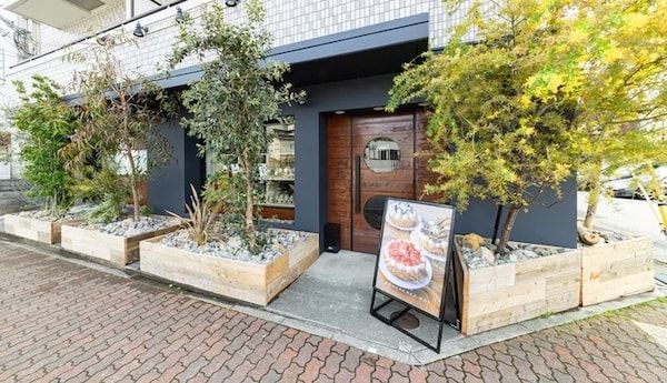 プラントケーキで話題の「パティスリー コンサクレ」が神戸・北野異人館街にオープン！