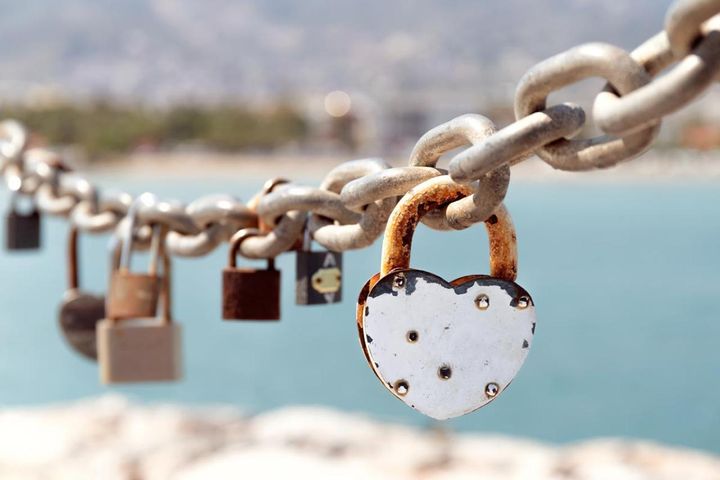 夫婦のすれ違い、嵐の前夜——80歳の元ミス日本代表・谷 玉惠さんが描く、愛のゆらぎ【私小説・透明な軛#3】