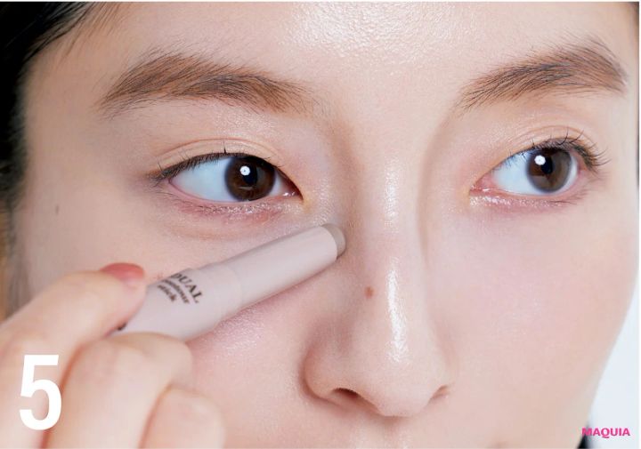 鈴木えみ ベースメイク AI肌 鼻筋に影を入れる