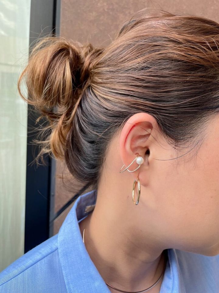 田井美也子さん（NOBLE／Lilas プレスのスナップ。アクセでポイント