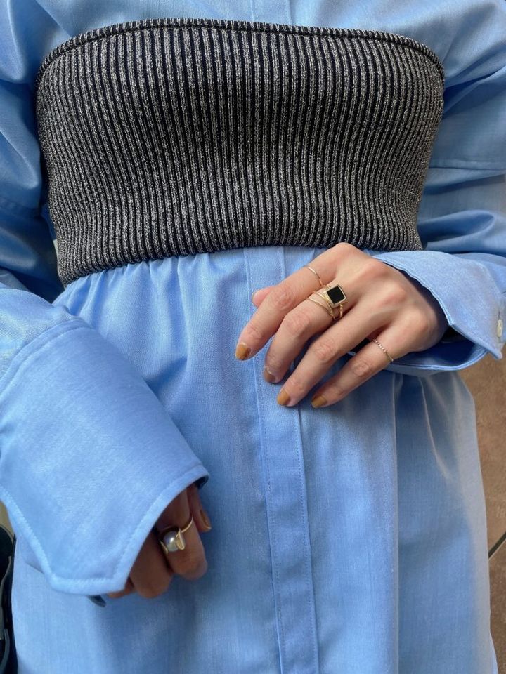 田井美也子さん（NOBLE／Lilas プレスのスナップ。アクセでポイント