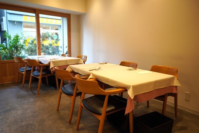 トラットリアダイエ 店内 テーブル席 TRATTORIA Daje