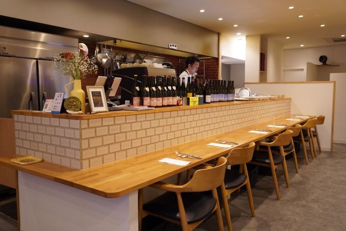 トラットリアダイエ 店内 カウンター席 TRATTORIA Daje