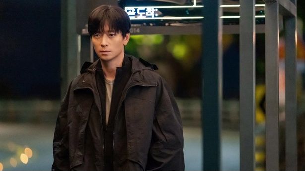 秘密のベールに包まれた謎めいたサンホ(カン・ドンウォン)