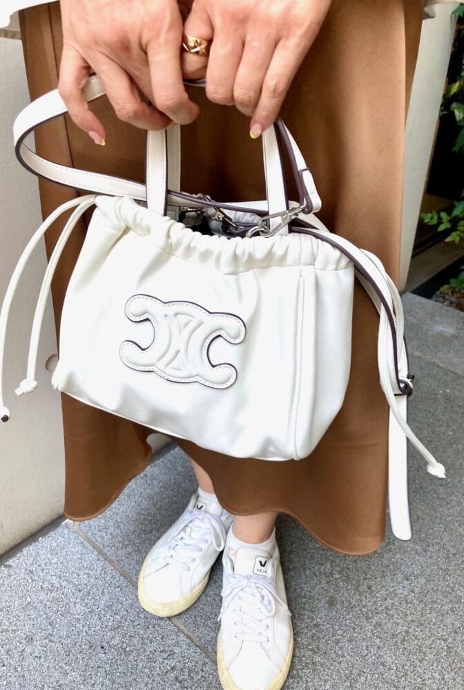 バッグはセリーヌ