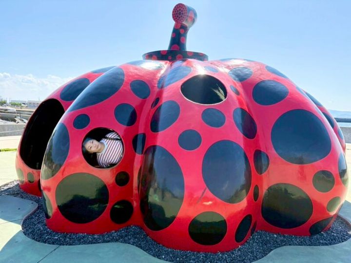 香川 直島 草間彌生《赤かぼちゃ》2006