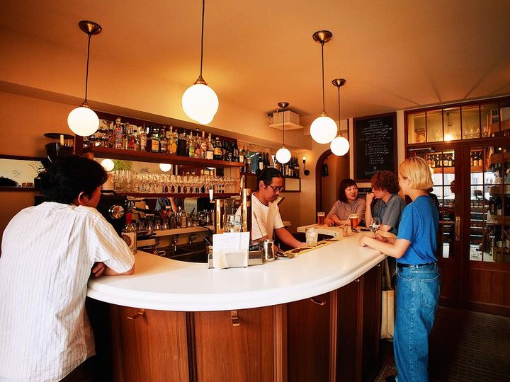 神泉『hiyori LIQUOR STORE AND BAR』の内観