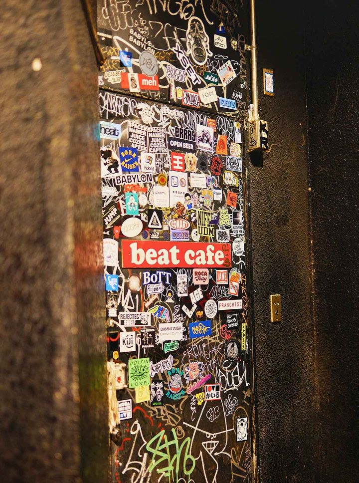 神泉『Beatcafe』の壁面
