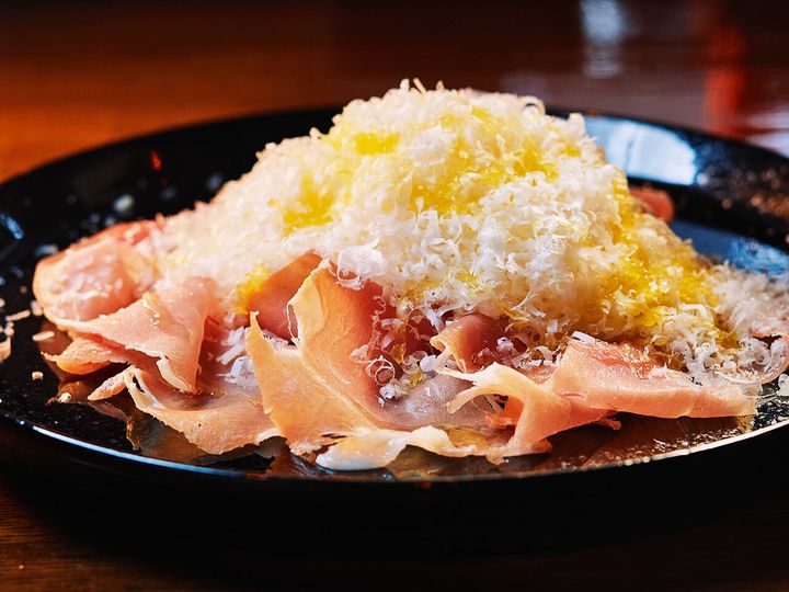 神泉『アリーナ ヴィーノ トラットリア』の「生ハムと『ふわふわ』チーズ」