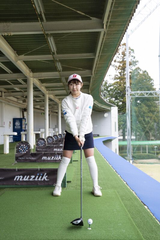 女子プロ、筋力が少なくても飛ばす方法を解説！体と手の位置が重要