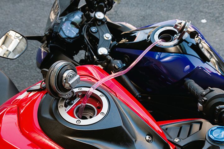 ガス欠で動けない！ライダーが知っておくべき安全な対処法｜旅先のトラブル解決マニュアル