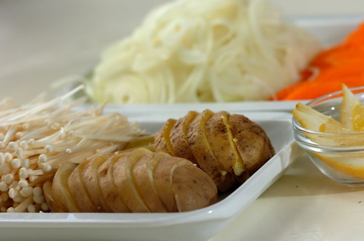 バター香る！鮭と野菜のホイル焼きの下準備2