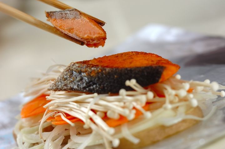 バター香る！鮭と野菜のホイル焼きの作り方1