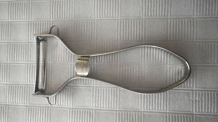 下村工業「プログレード 快速ピーラー」1400円