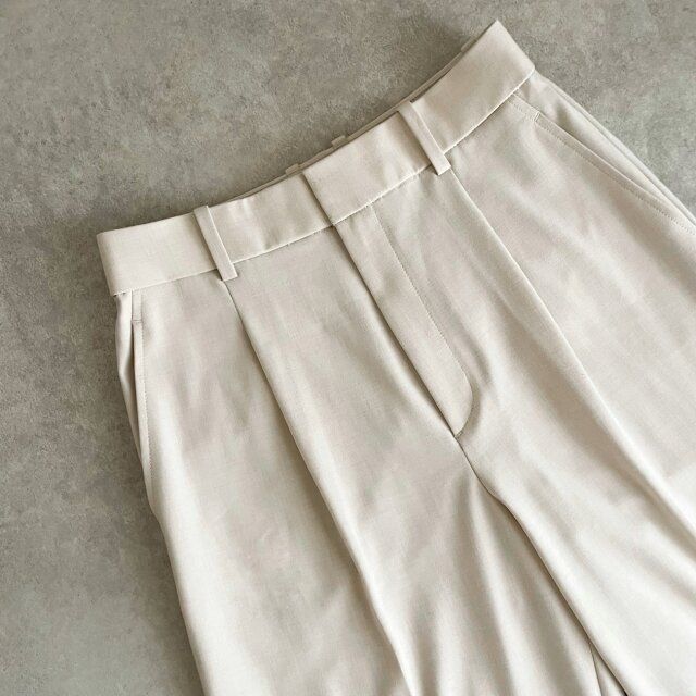 ユニクロ タックワイドパンツ NATURAL