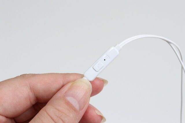 ダイソー 高音質ステレオイヤホン（マイク付、AL-900、ピンク／ゴールドカラー） マイク